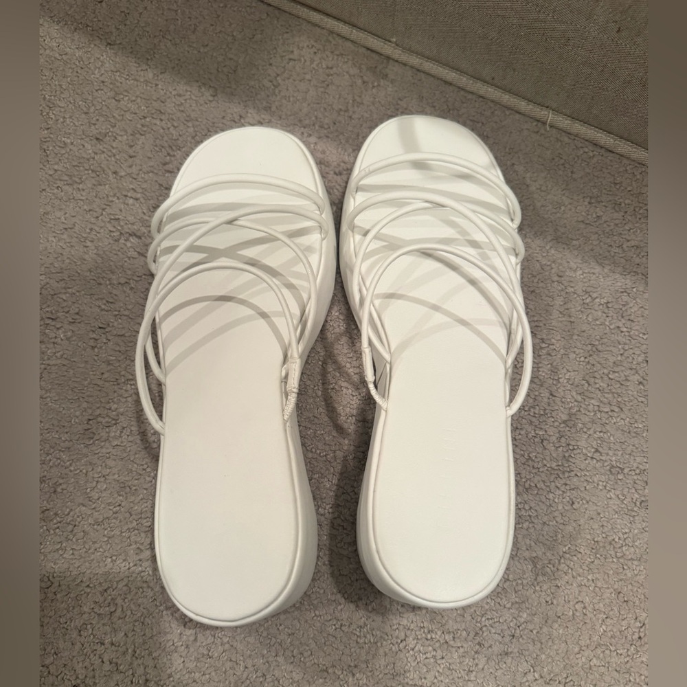 NEW SIZE 8 Billini White Strappy platform Sandals